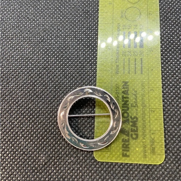 Vintage La Mode Brooch - Picture 3 of 3